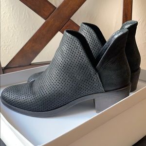 Steve Madden Kolina Boots (Size 7 - Black Nubuck)